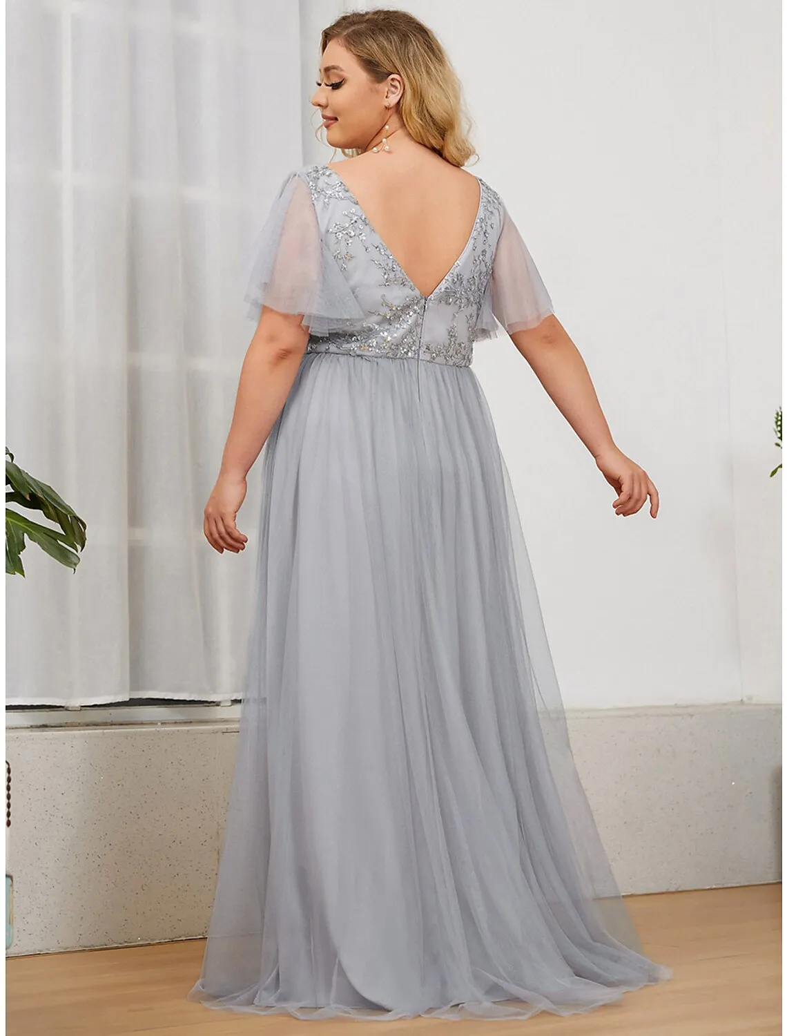 A-Line Bridesmaid Dress Plunging Neck Short Sleeve Plus Size Floor Length Tulle / Sequined with Sequin