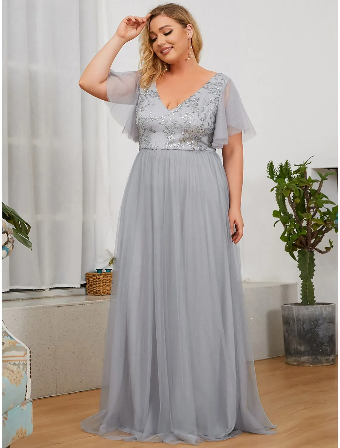 A-Line Bridesmaid Dress Plunging Neck Short Sleeve Plus Size Floor Length Tulle / Sequined with Sequin