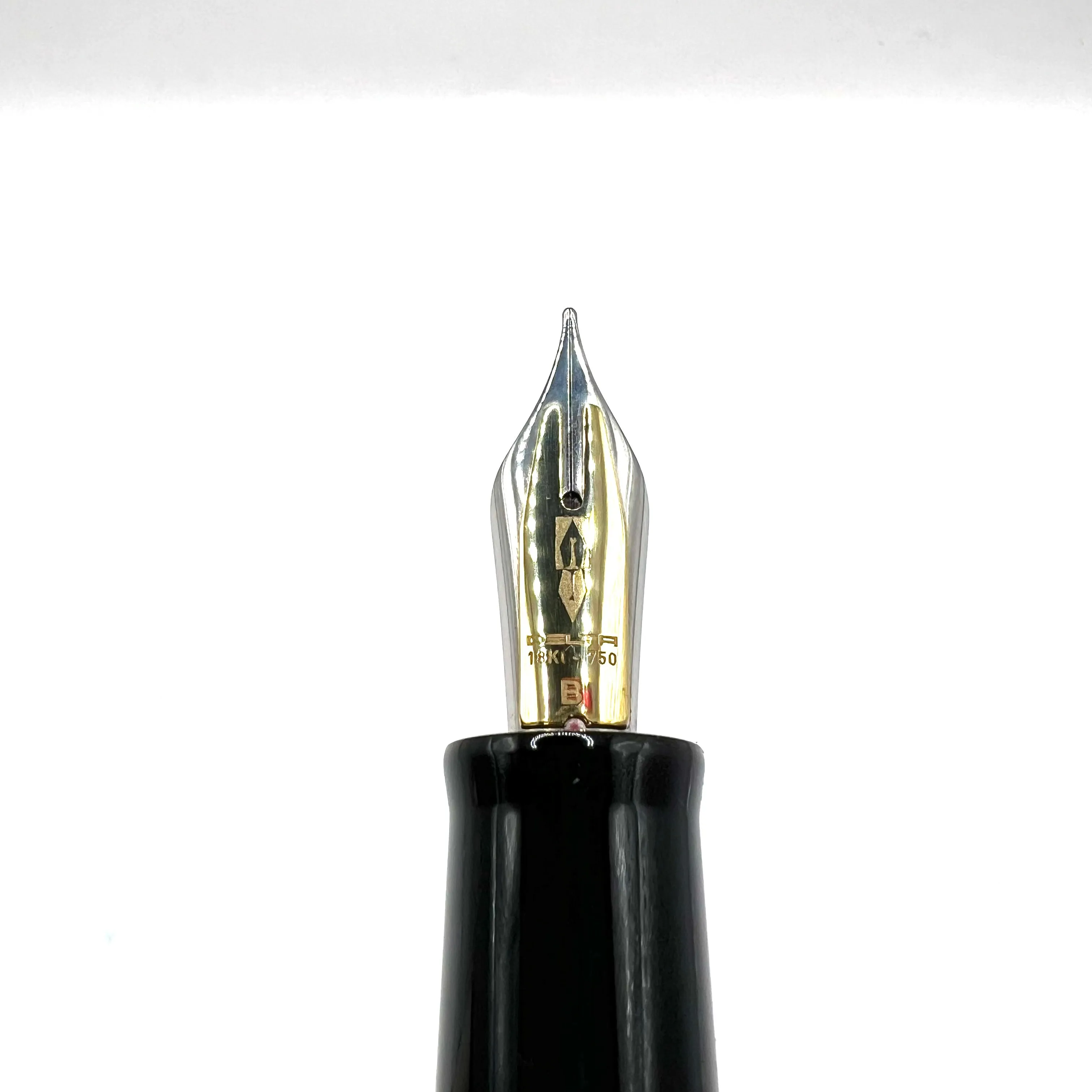 Delta Lex (Law) White Casein (Galalith) Limited Edition Fountain Pen (2012)