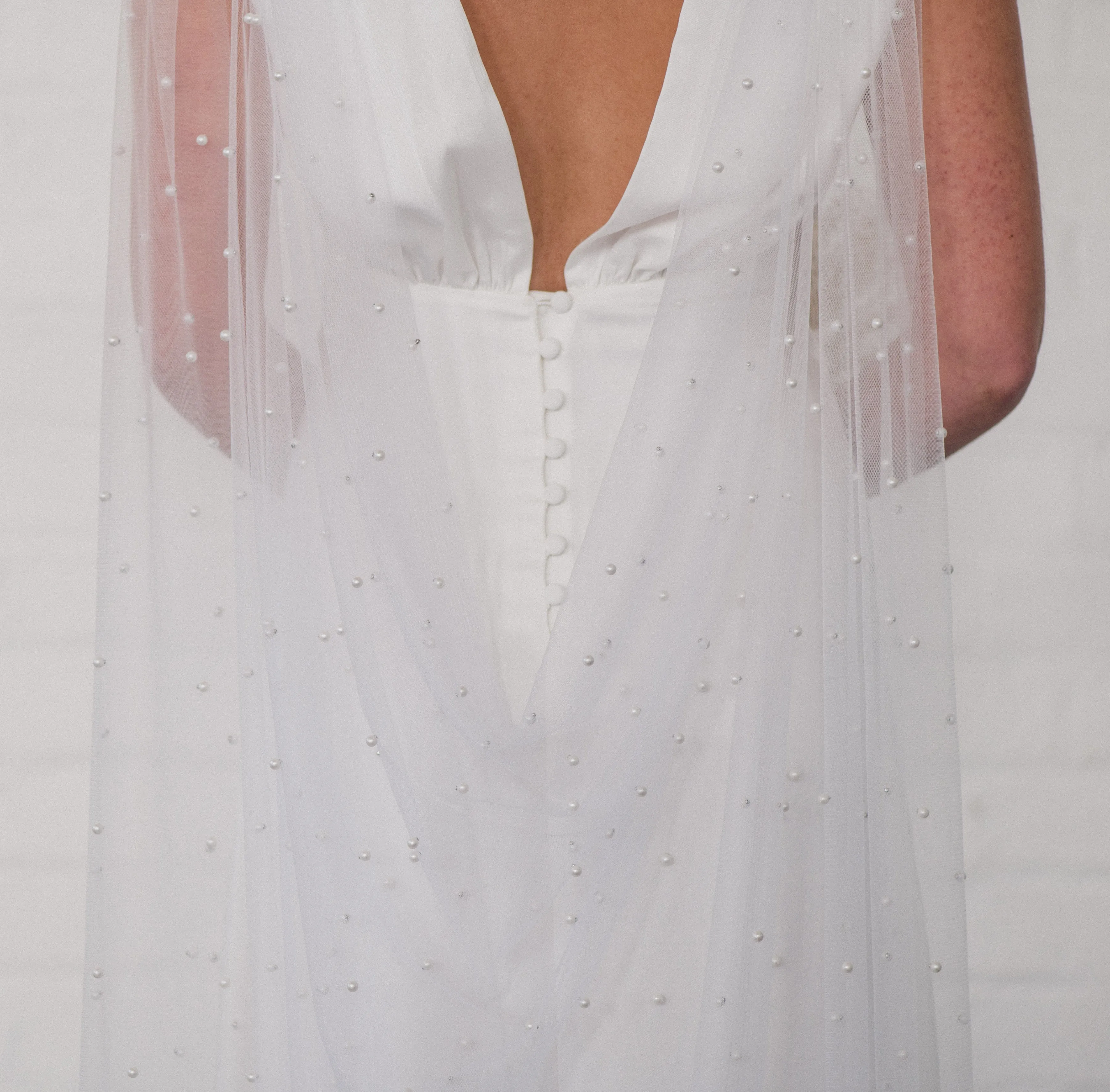 HARPER | Draped cape or veil with pearls