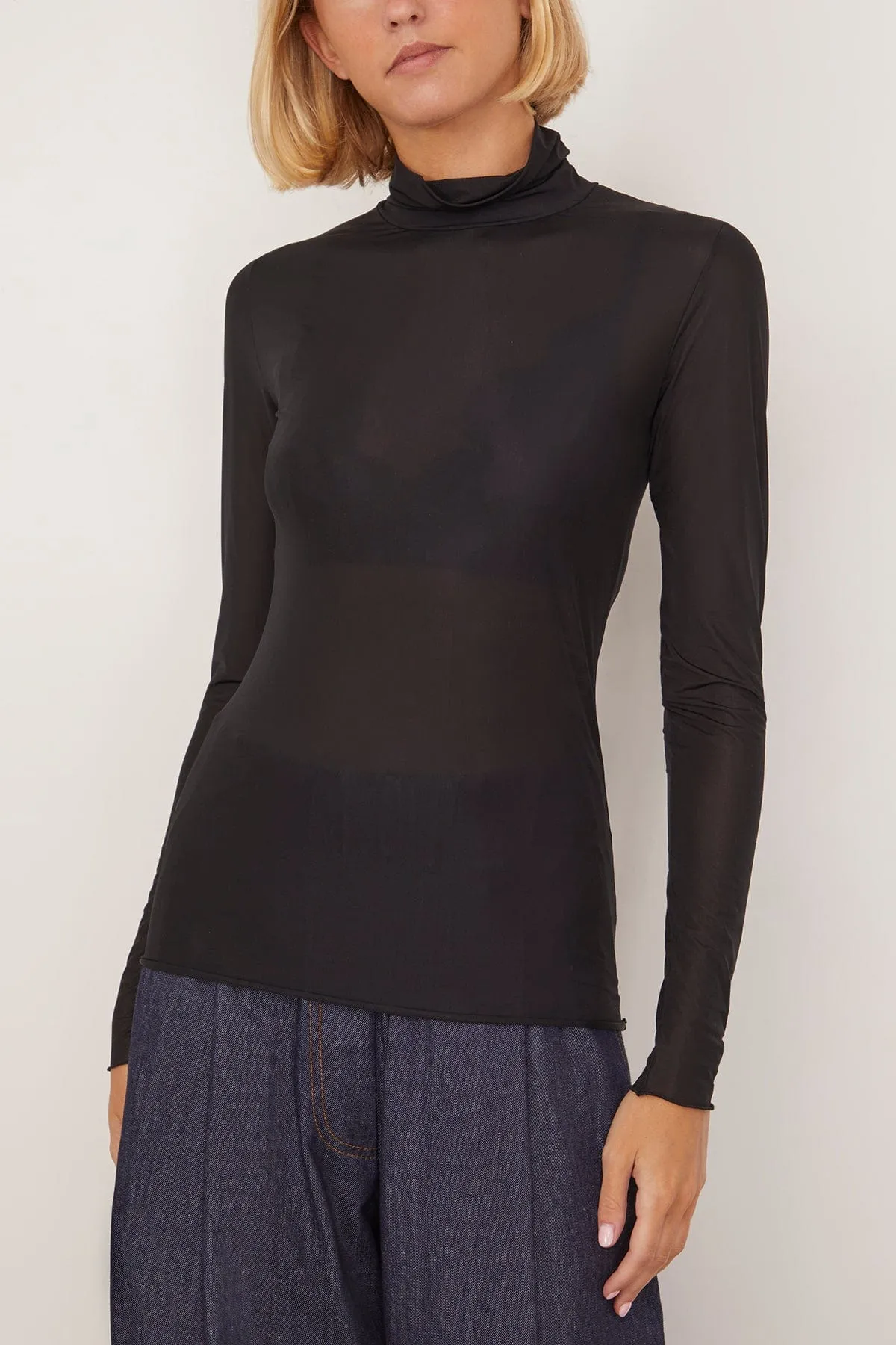 Hoyser Turtleneck in Black