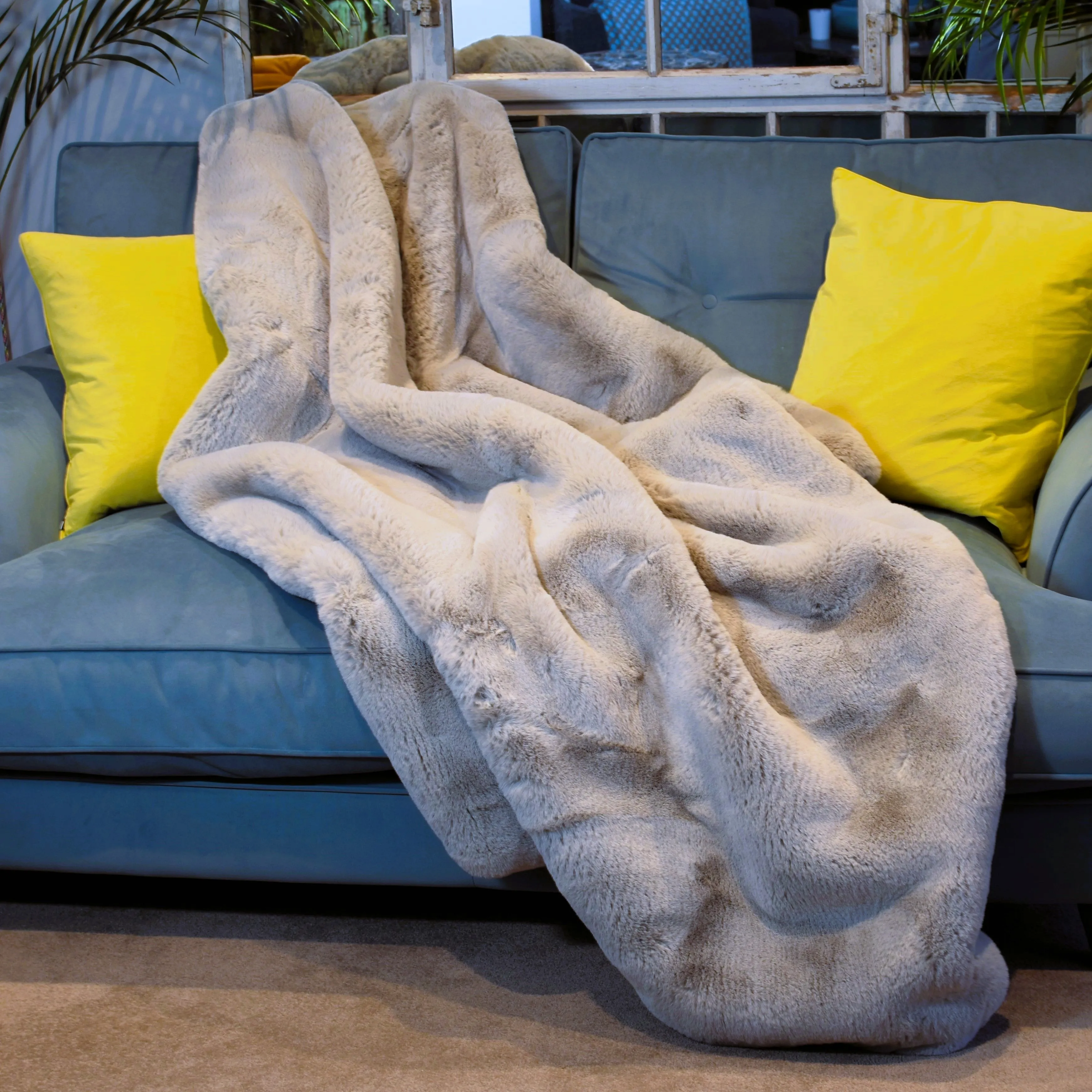 Luxury Fur Throw - Light Grey