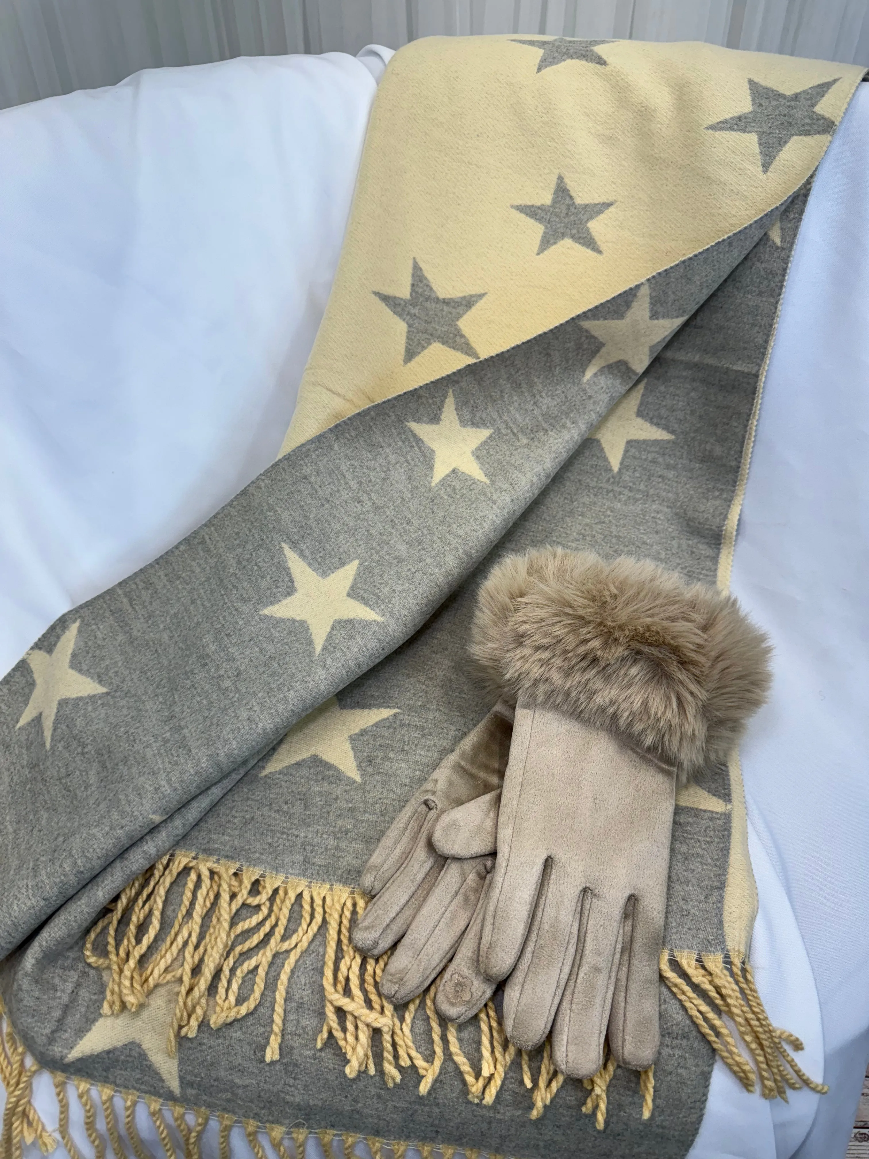 STARBOX SET IN BEIGE WITH GREY STARS