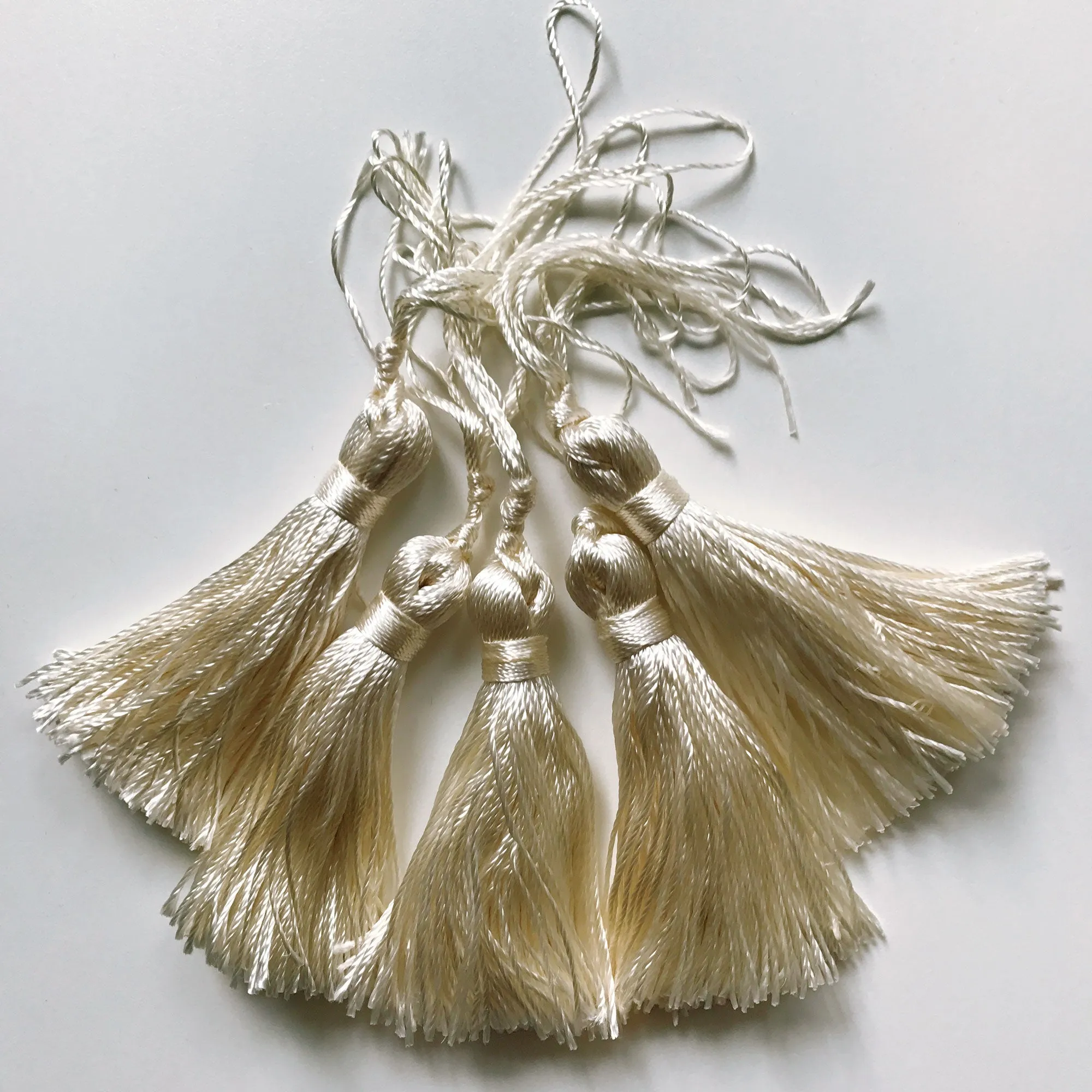 White High Quality Decorative Tassel